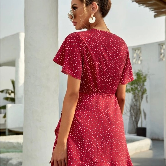 Celebrated spring with this beautiful wrap dress - Picture 4 of 4